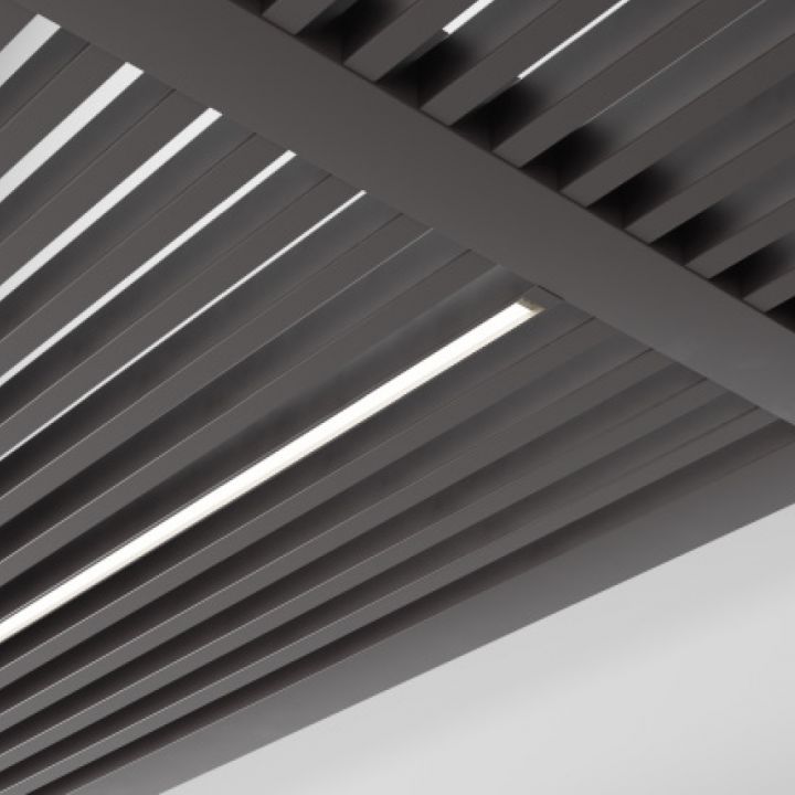 Aluminium ceiling with slats integrated light track
